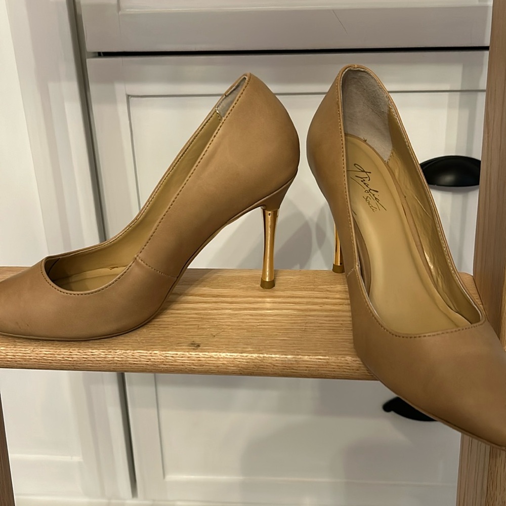 Thalia Sodi nude pumps with gold heel. Almost new condition